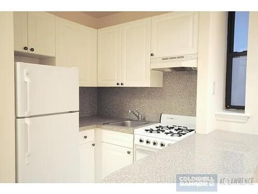 Building Photo - 151 E 81st St