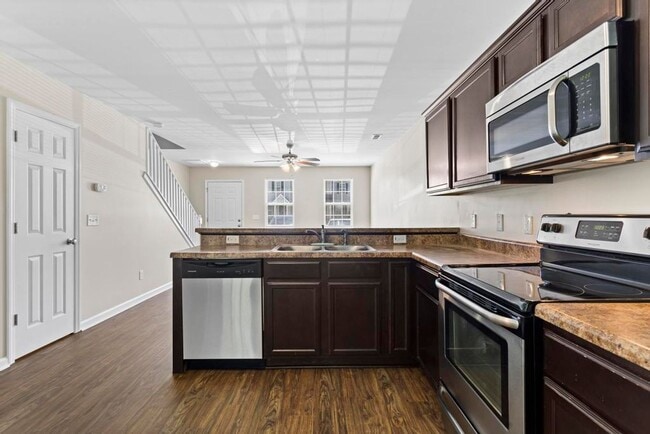 Building Photo - Minutes to OAJ Airport! Newly Remodeled To...