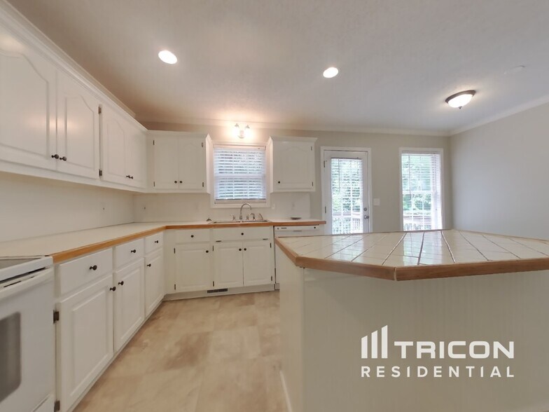 Building Photo - 407 Maple Ridge