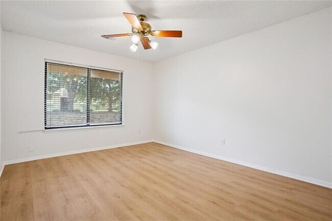 Building Photo - 2035 Powers Ferry Trce SE