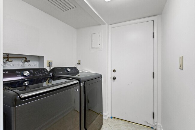 Building Photo - 4280 Galt Ocean Dr