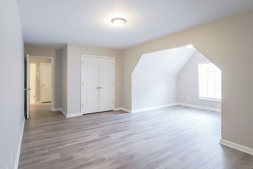 Building Photo - 4600 Ferncrest Pl