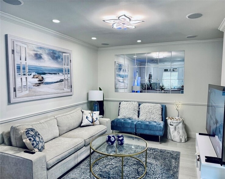 Building Photo - 1010 NE 8th Ave