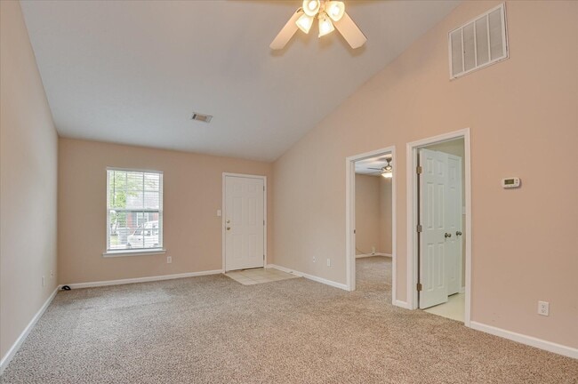 Building Photo - 616 Brook Trail