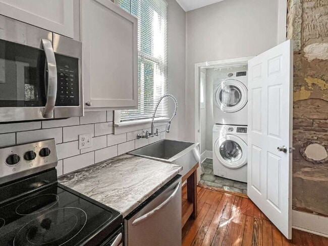 Building Photo - 1012 E Park Ave