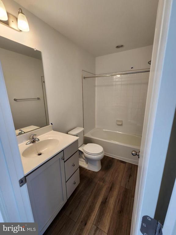 Building Photo - 229 Hillsdale Pl