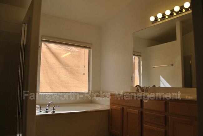Building Photo - 292 W Shannon St