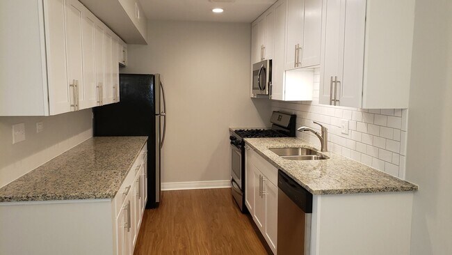 Primary Photo - 508 N Cass Ave