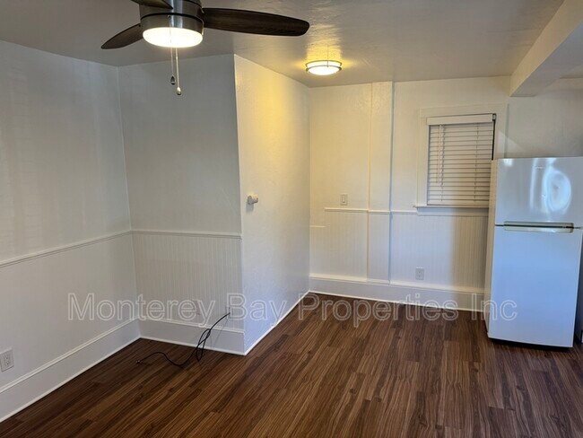 Building Photo - 202 Cherry Ave