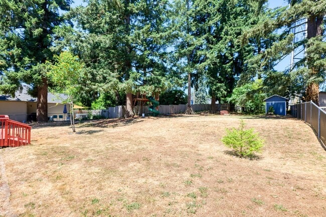 Building Photo - Charming 3-Bedroom Bungalow on Large Fenced Lot