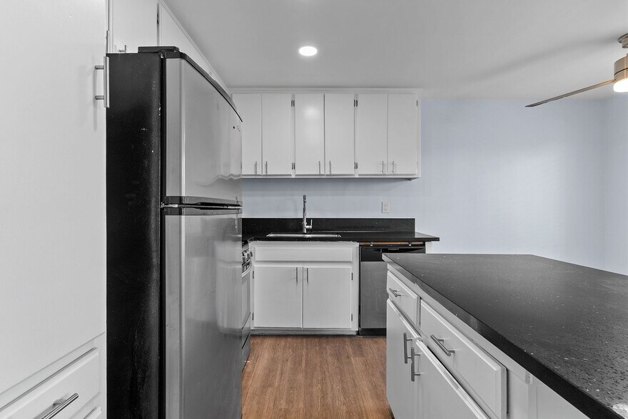 Building Photo - 1066 Coronado Ave