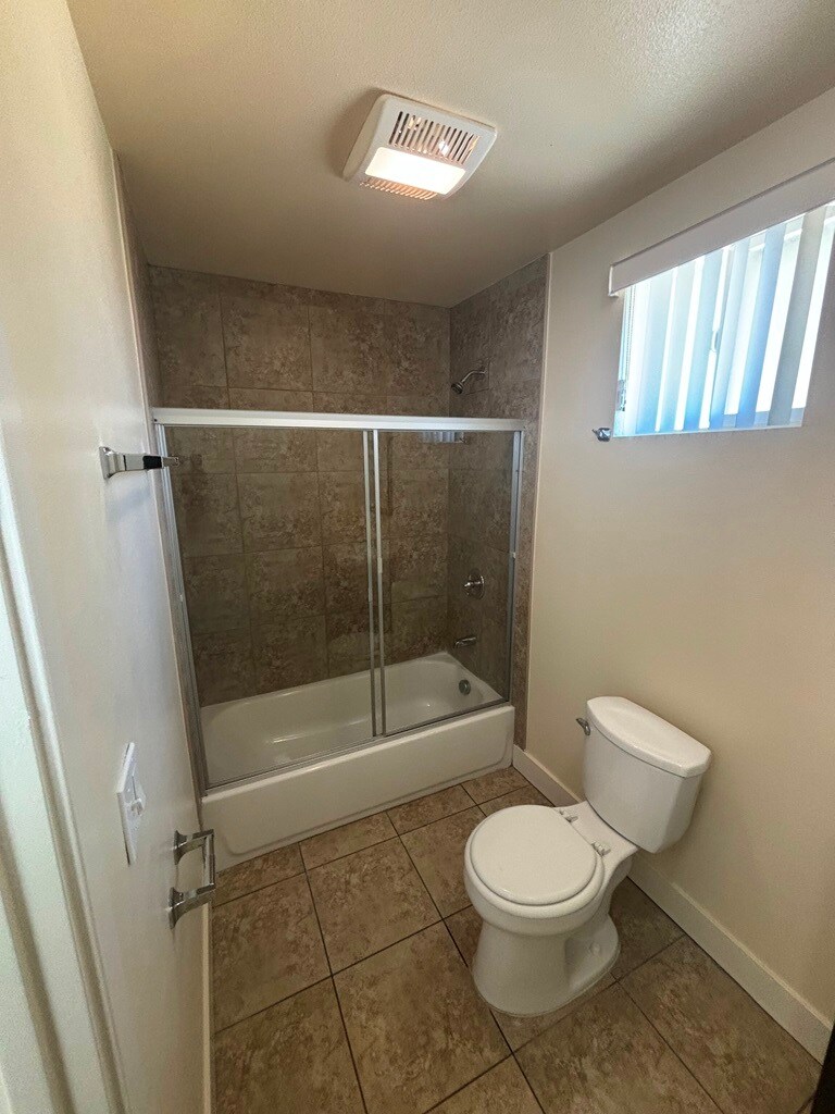 Building Photo - 133 W 74th St