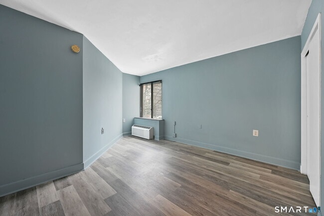 Building Photo - 60 Strawberry Hill Ave