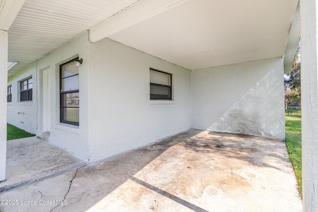 Building Photo - 3648 Tomlin Dr