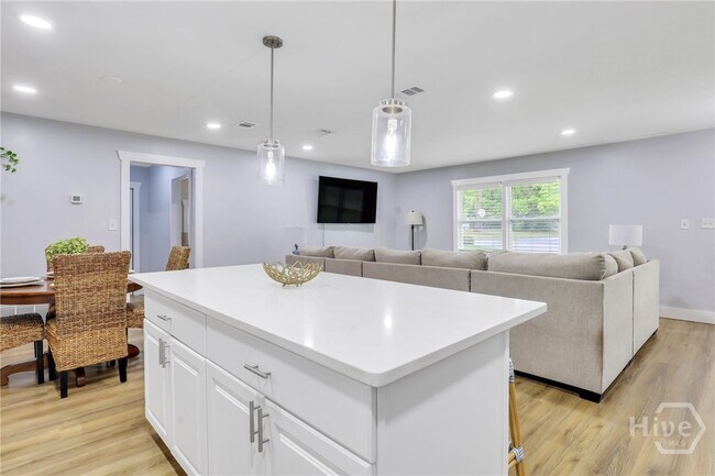 Building Photo - 607 Dyches Dr