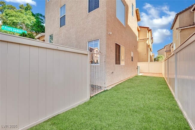 Building Photo - 4753 N Priory Gardens St