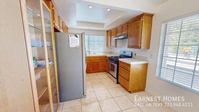 Building Photo - 5606 Las Virgenes Rd