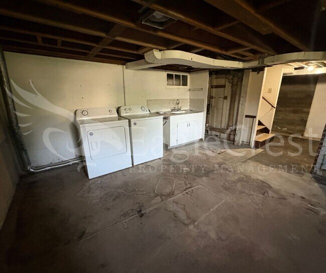 Building Photo - Three Bedroom, Two Bathroom House with Fenced Yard and Outdoor Fireplace