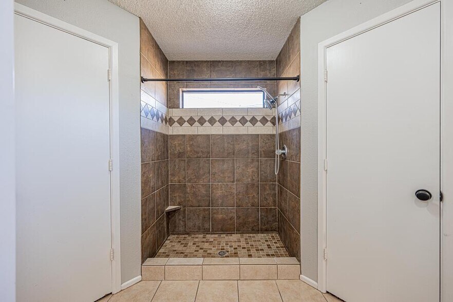 Building Photo - 105 Quail Run