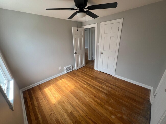 Building Photo - 525 E 222nd St