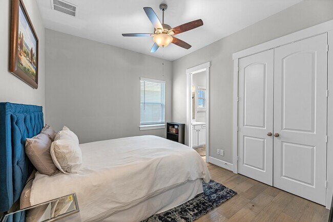 Building Photo - 11 Thorpe Ln