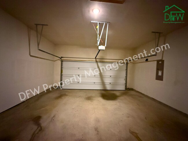 Building Photo - Spacious 3-Bedroom Townhome in Prime Arlington Location – Stylish, Modern, and Move-In Ready!