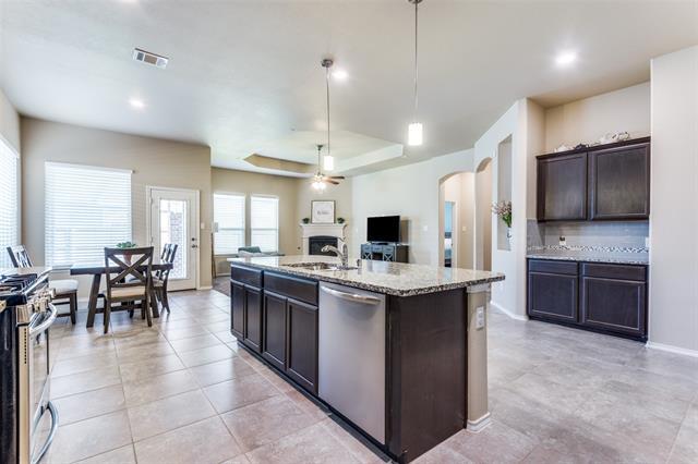 Building Photo - 2025 Lake Vista Dr