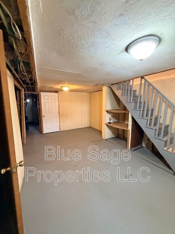 Building Photo - 15 King Ave