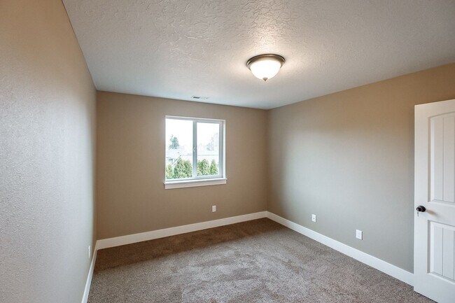 Building Photo - 270-272 Gwinn Street E