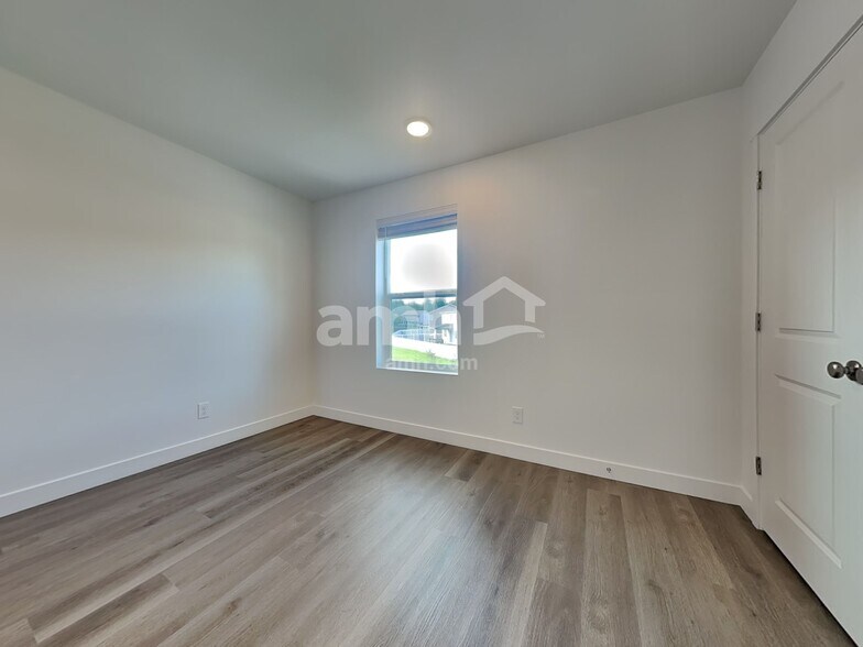 Building Photo - 4757 85th Ave NE