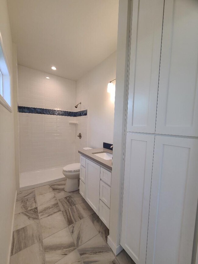 Building Photo - 1162 Hacienda Dr
