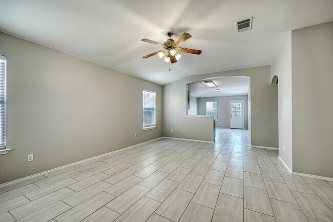 Building Photo - Great 3B/2B home in Austin Colony!