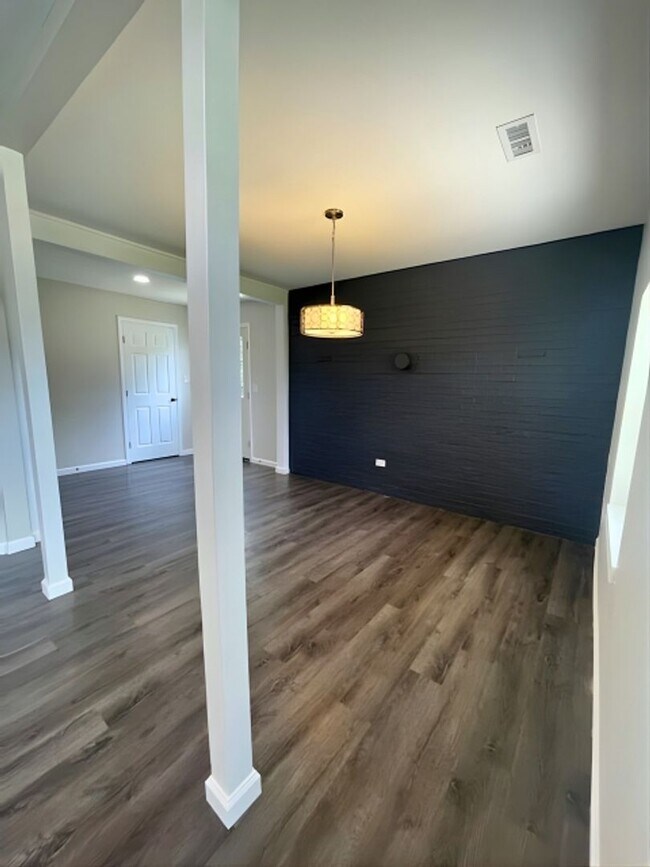 Building Photo - Modern & Spacious 3BR Home with Trendy Design Features and Large Yard!