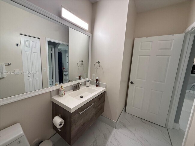 Building Photo - 4704 SW 160th Ave