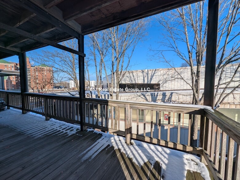 Building Photo - 8 Barrows St