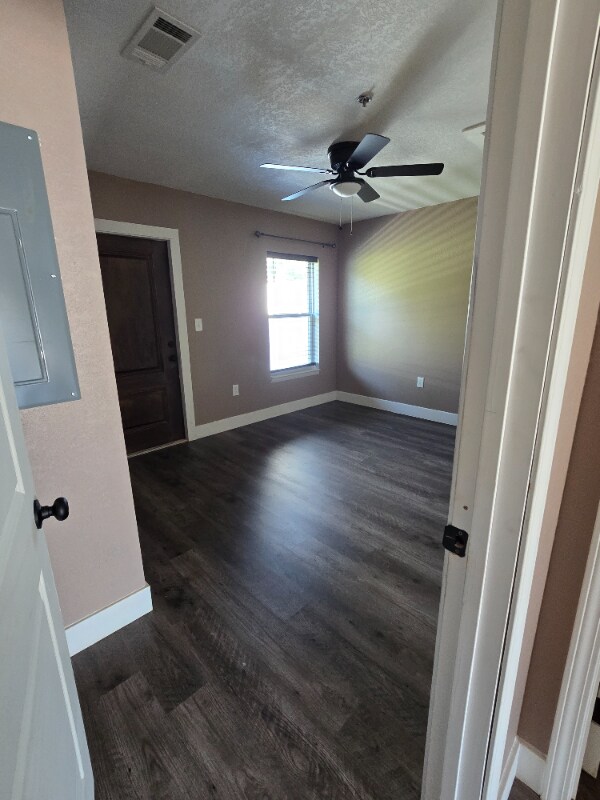 Building Photo - 2015 E Canal St