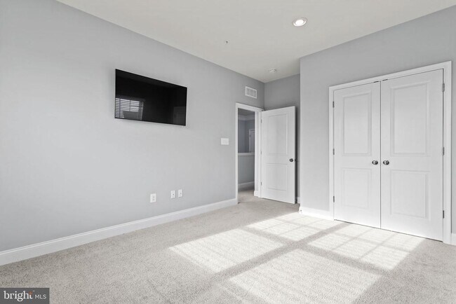 Building Photo - 7086 Executive Way