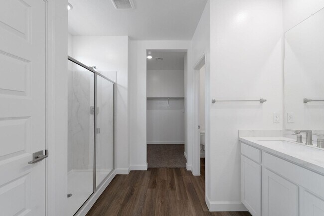Building Photo - Charming 4BR House in Surprise