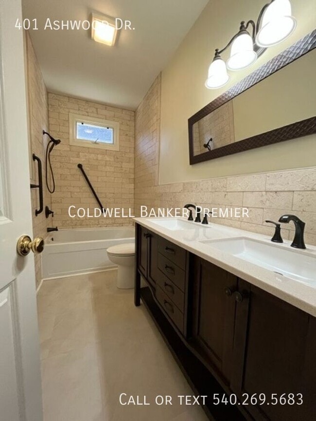 Building Photo - 401 Ashwood Dr