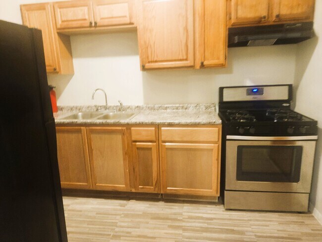 Building Photo - 6730 S Clyde Ave