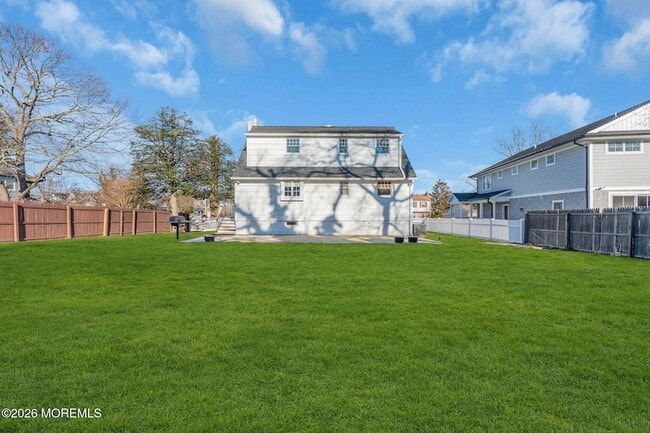 Building Photo - 723 Pitney Dr