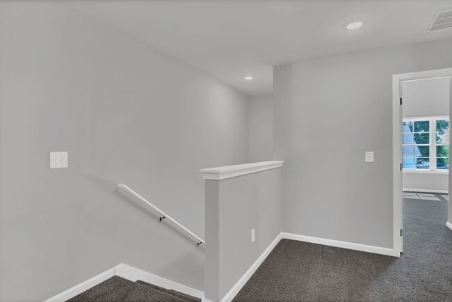 Building Photo - 158 S Ford St