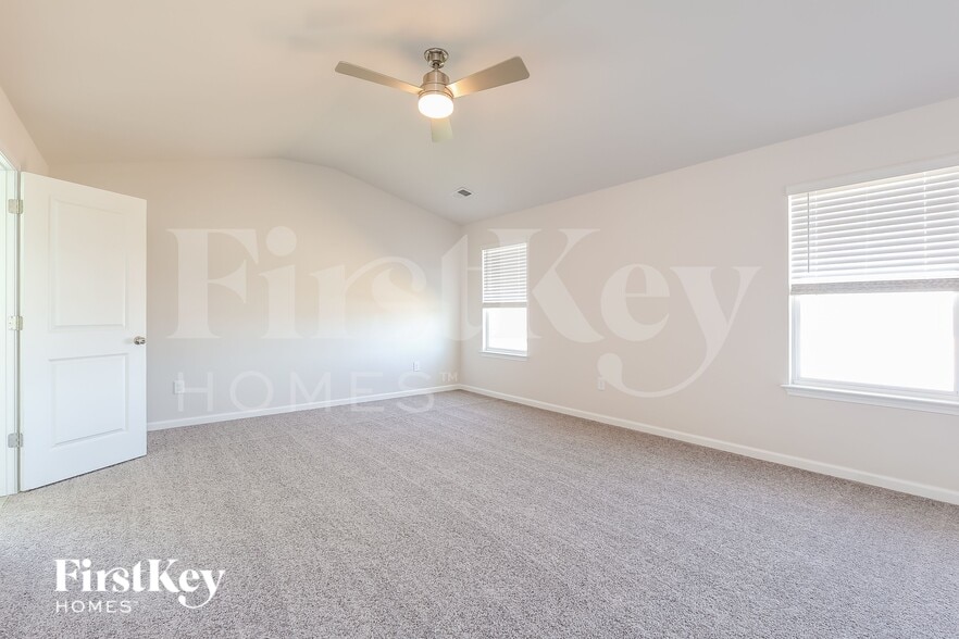 Building Photo - 1104 Mission Hill Ln