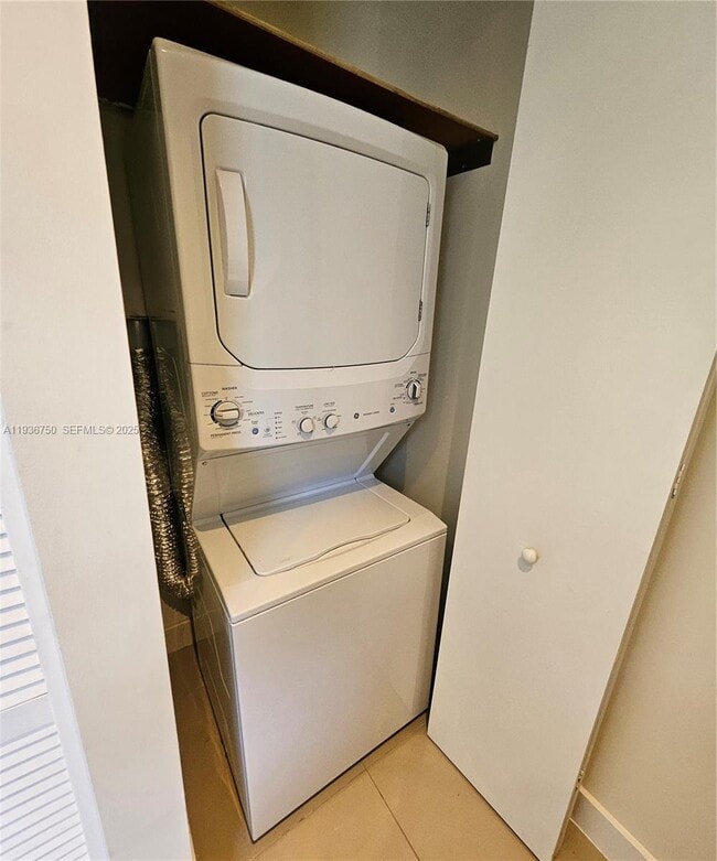 Building Photo - 6410 NW 105th Pl