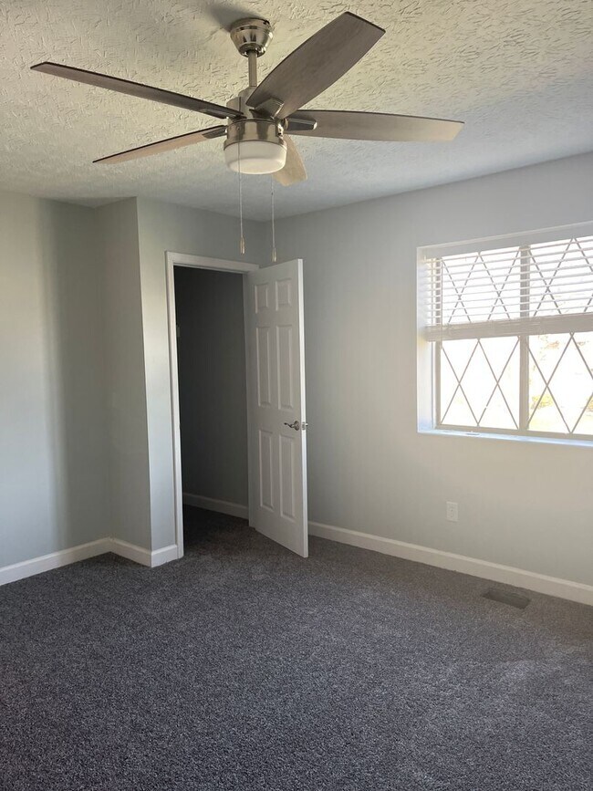 Building Photo - 3240 Summerhill Ln