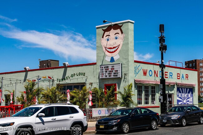 Building Photo - 601 Heck St