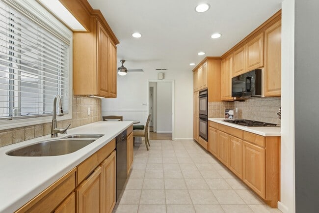 Building Photo - 3201 Bonita Dr