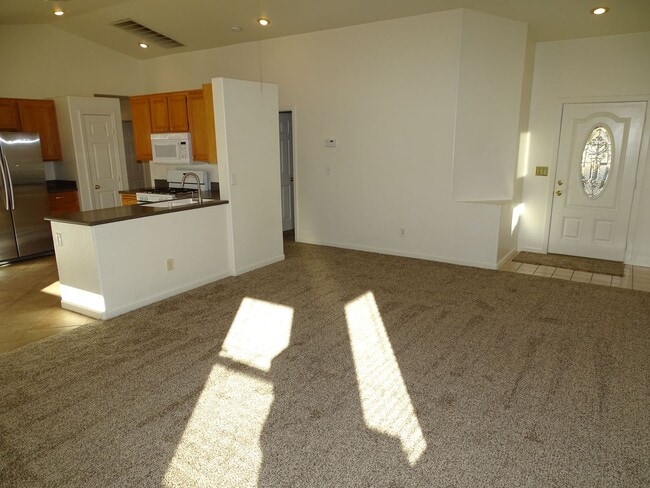 Building Photo - Well Kept One Story North Las Vegas Cul De...