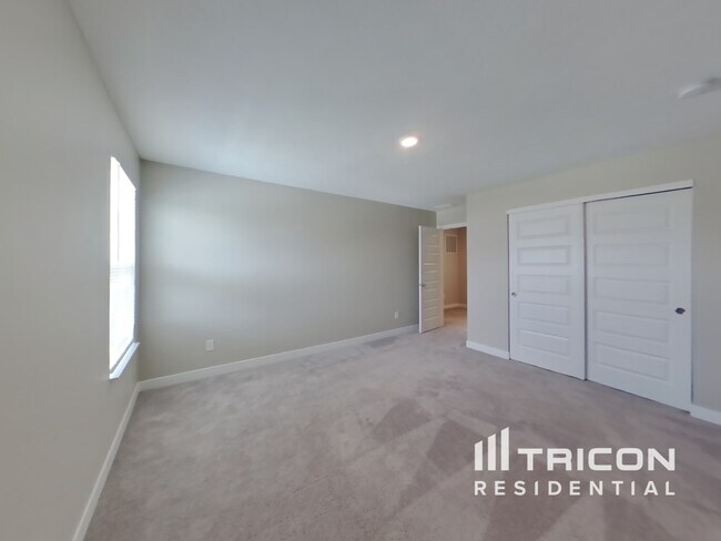 Building Photo - 2224 S Carlota Dr