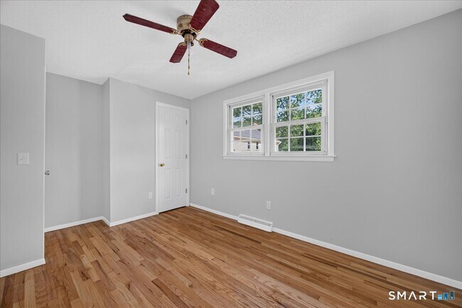Building Photo - 6 Carolina Dr